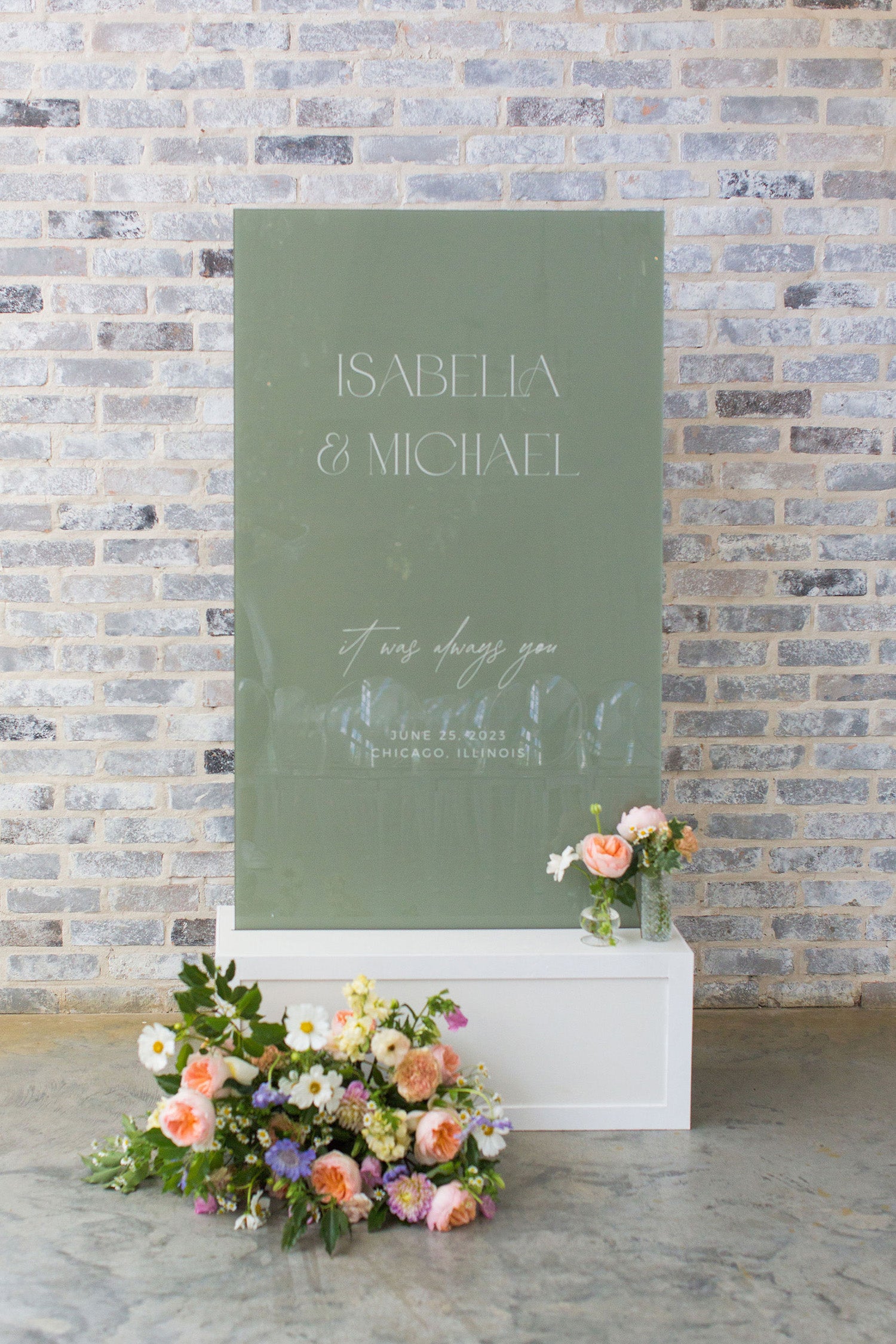 The Isabella | Acrylic Wedding Welcome Sign