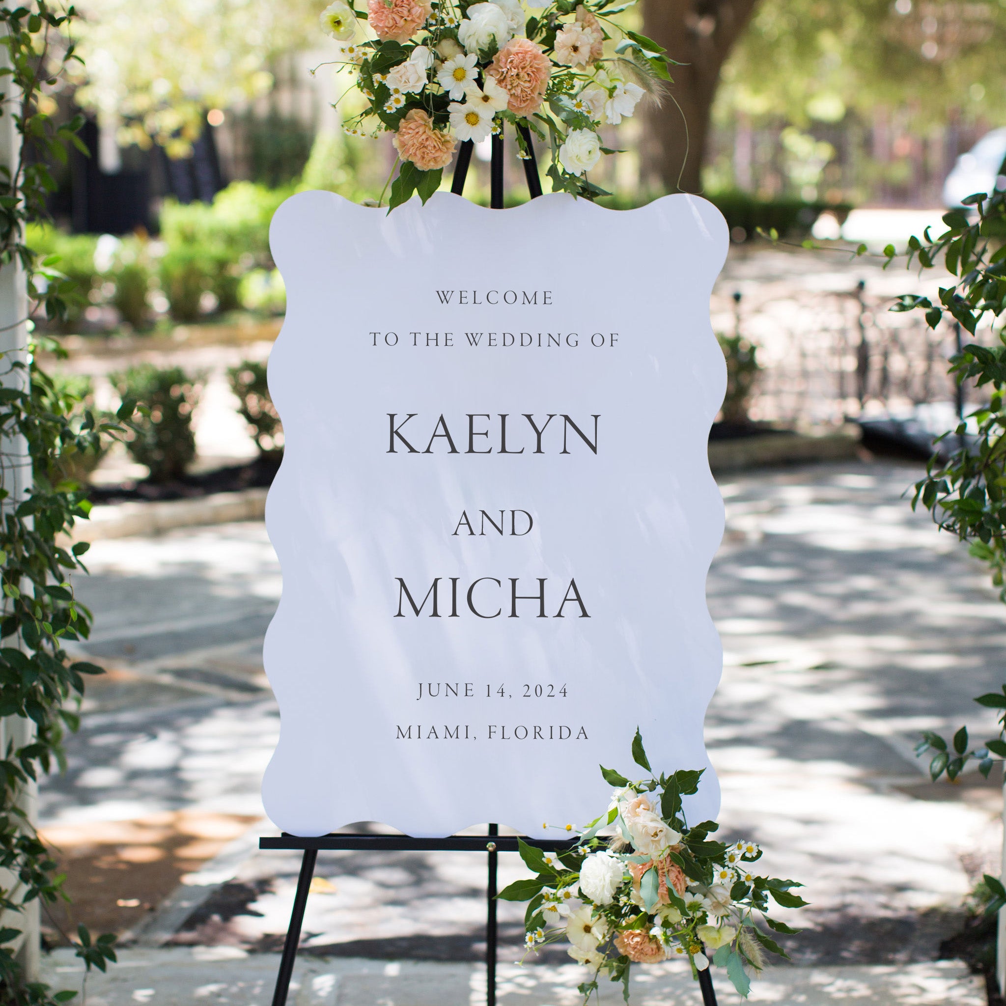 Acrylic Wedding Welcome Sign | The Lauren